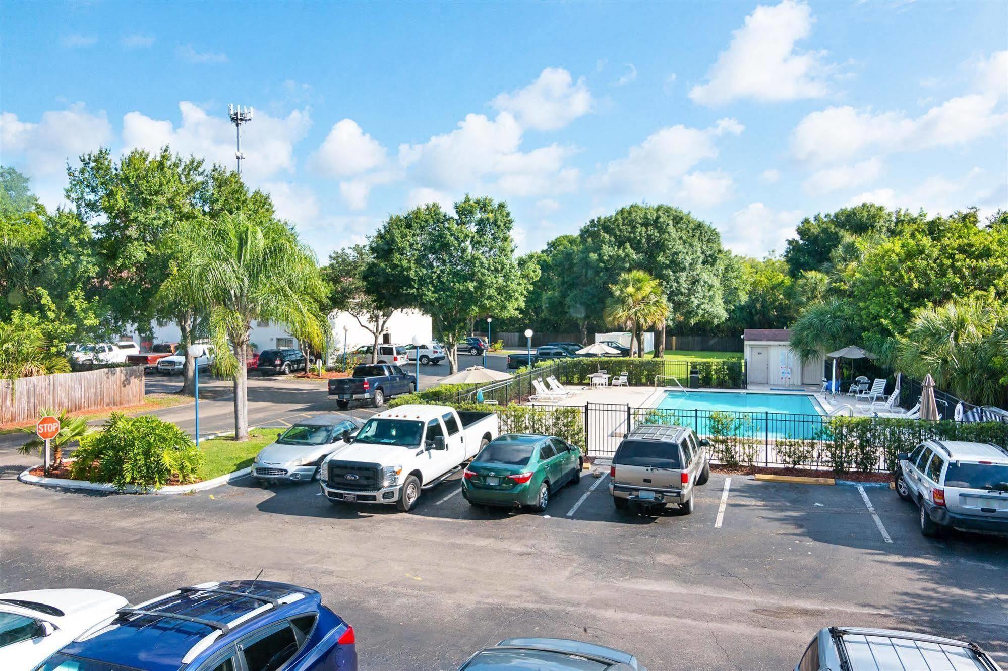 Motel 6-Tampa, Fl - Fairgrounds Heartland Exterior photo