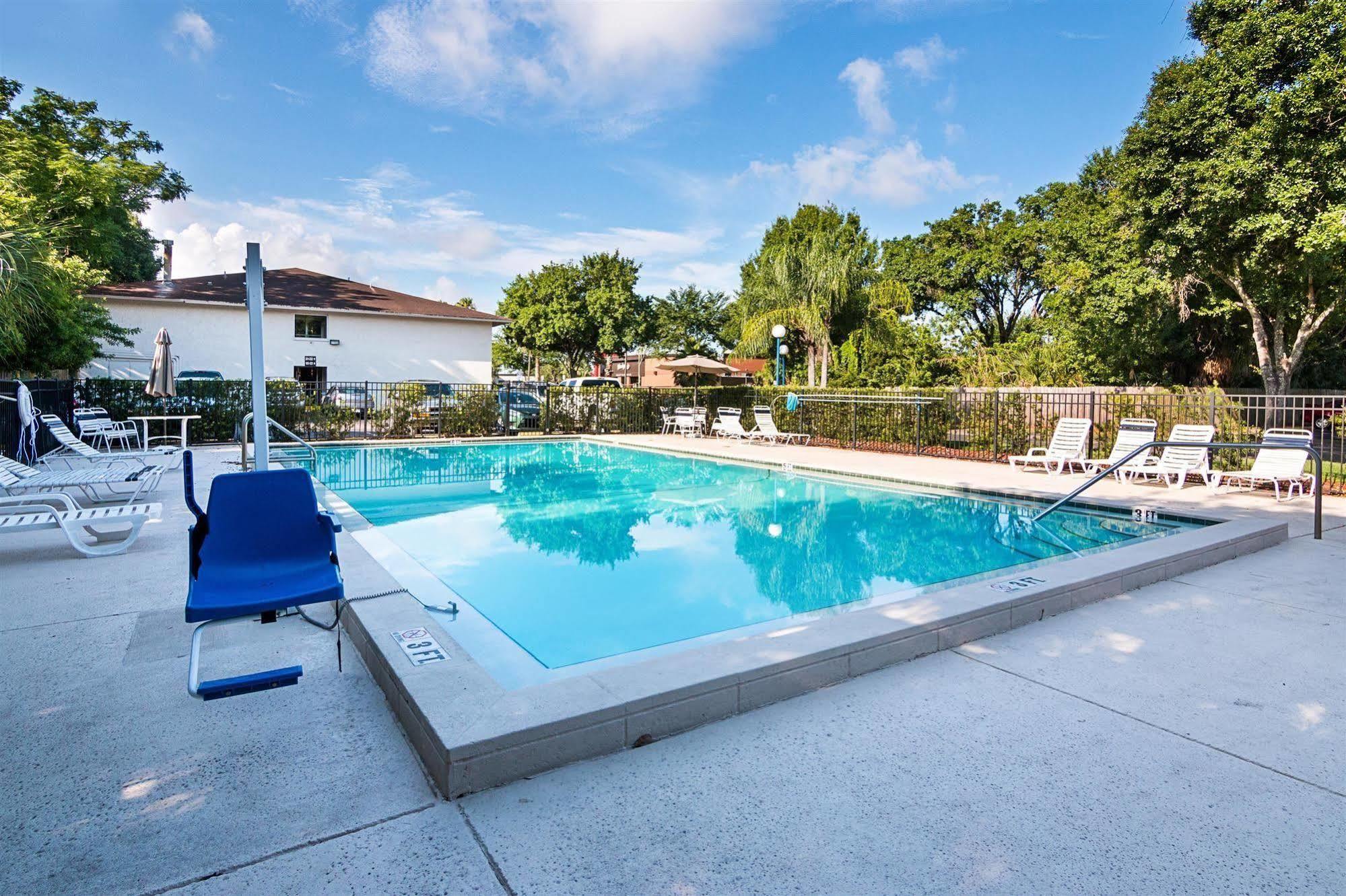 Motel 6-Tampa, Fl - Fairgrounds Heartland Exterior photo